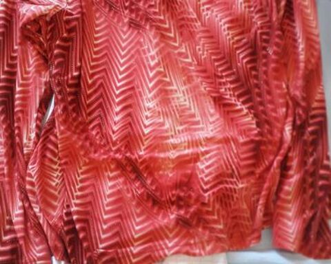 beau tee shirt manche longue avec des pailltes neuf 16 Argels-sur-Mer (66)