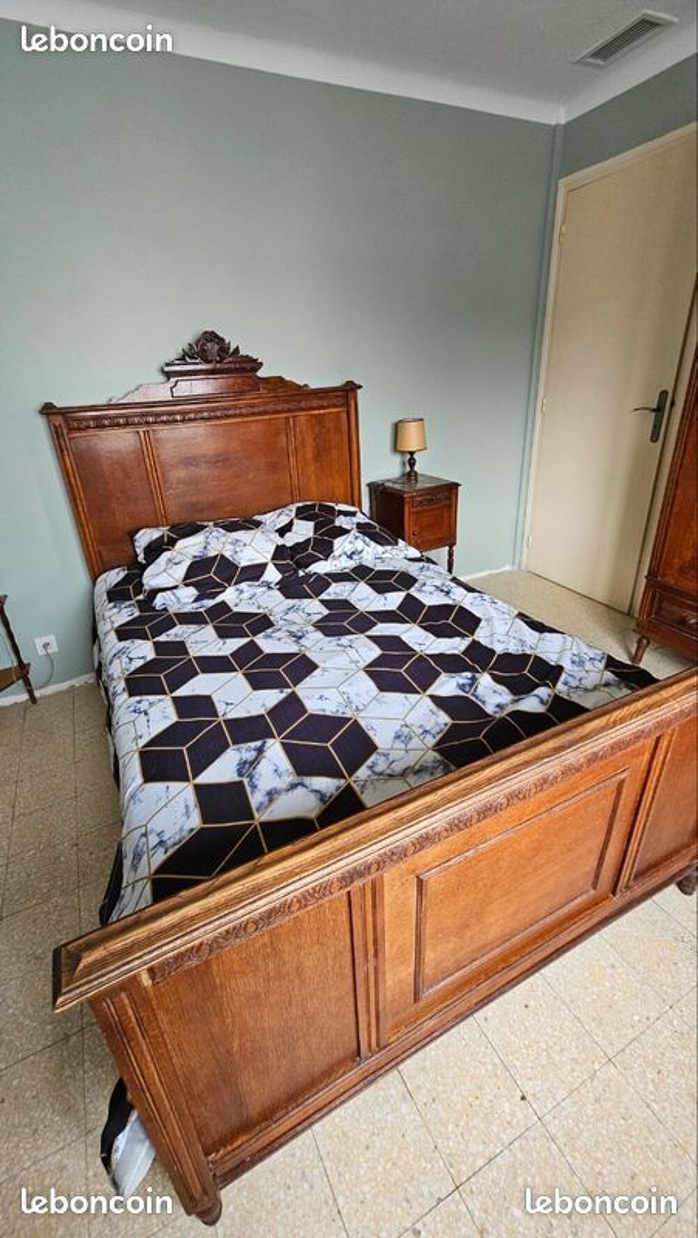 Chambre compl&egrave;te bois- lit double 140 ? Armoire miroir ? che Meubles