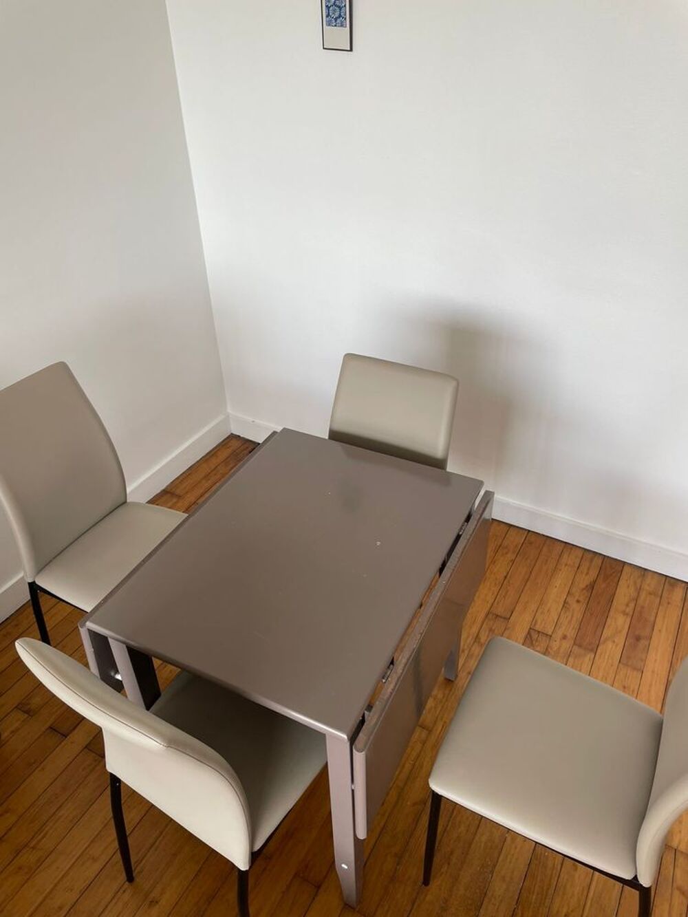 Table pliante + 4 chaises ? gris ? tr&egrave;s bon &eacute;tat ? 120 € Meubles