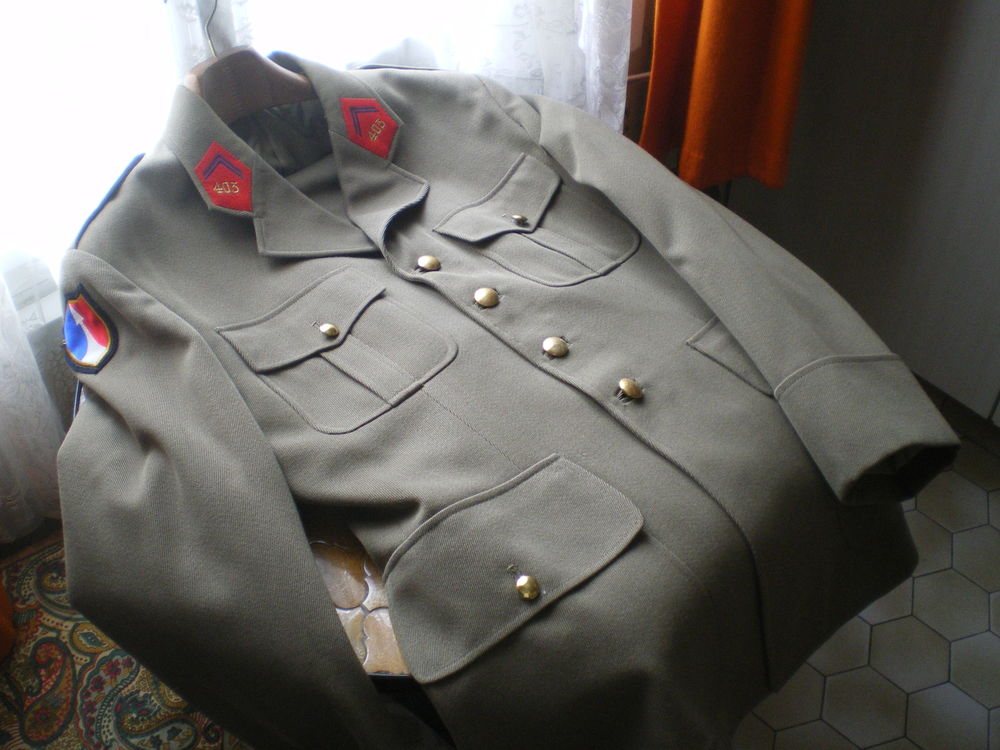 Uniforme complet du 403&deg; R&eacute;giment d'Artillerie. 