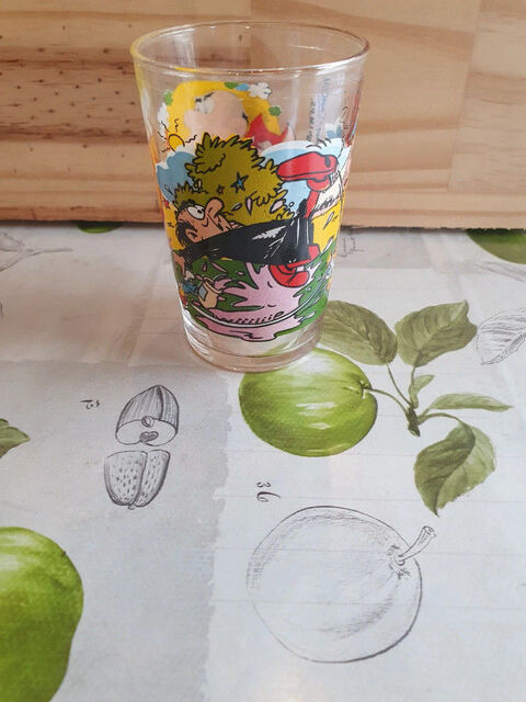 verre Schroumpf vintage 
made in france 5 Aubvillers (80)