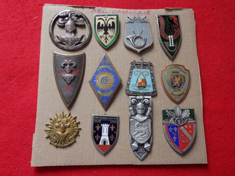 8 Plaquette de 12 insignes d'unités de l'Armee Française. 35 Saint-Raphaël (83)