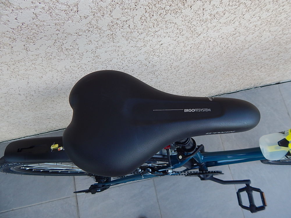 Tr&egrave;s beau v&eacute;lo Dacthlon Riverside 120 bleu en TBE, taille S Vélos