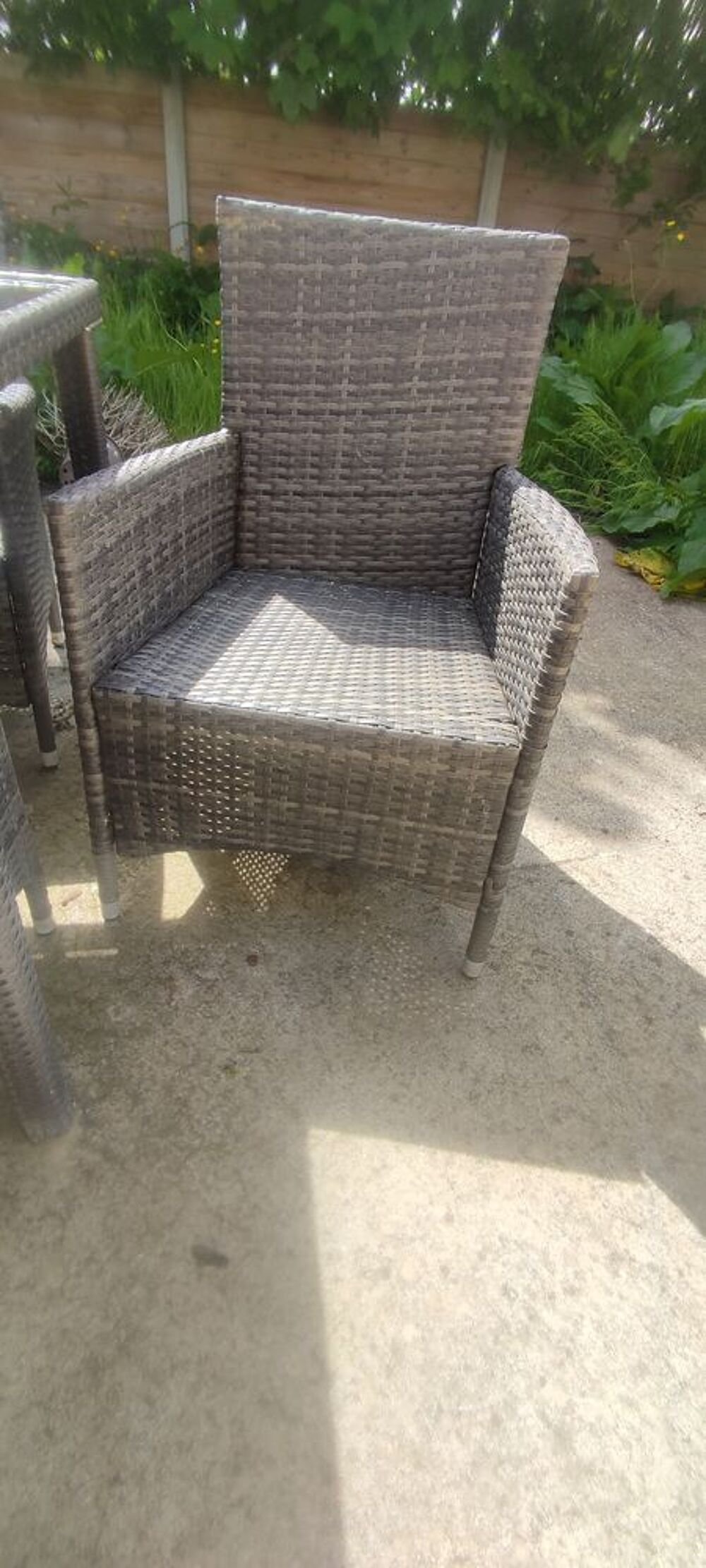 Table + 6 chaises de jardin en osier gris Meubles