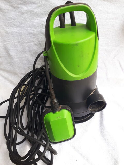 Pompe submersible  25 Montigny-Lencoup (77)