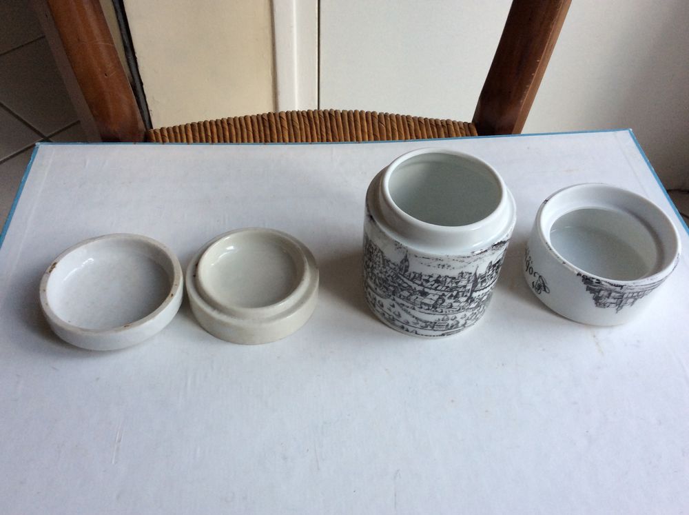 Pots ronds couverts pour poudre ou cr&egrave;me porcelaine Dcoration