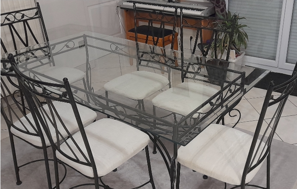 Table en verre avec 6 chaises Meubles