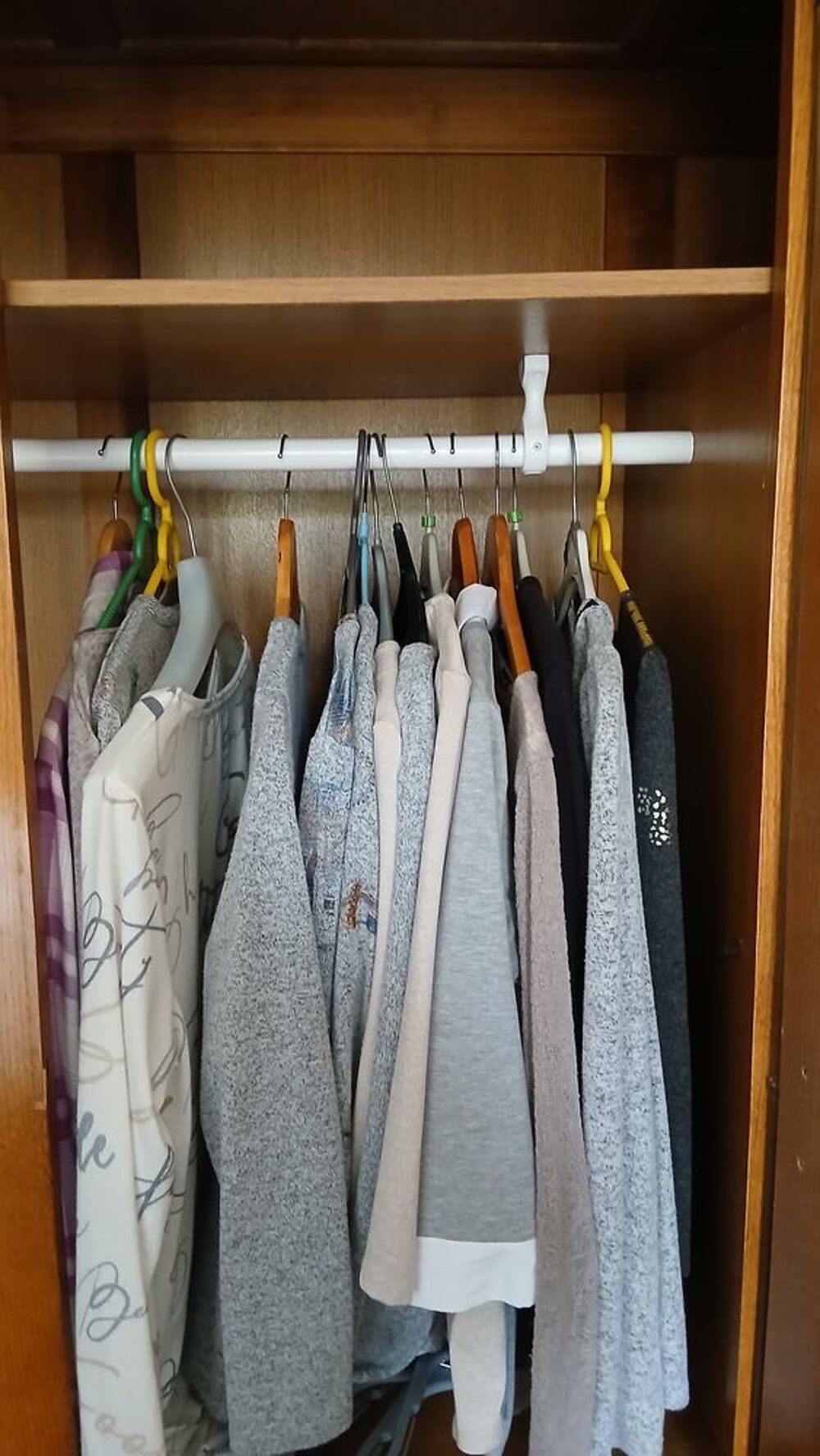 armoire tout chene 3 portes 1.70mlong 1.92 haut 0.54mlarg Meubles