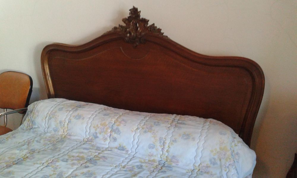 Chambre en noyer - lit 120*190 avec literie quasi neuve, 
Meubles
