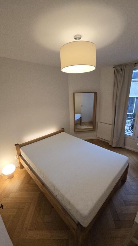 Lit double 140x190 en bois massif sur mesure, avec matelas et surmatelas (possibilit de spare) 550 Paris 19 (75)