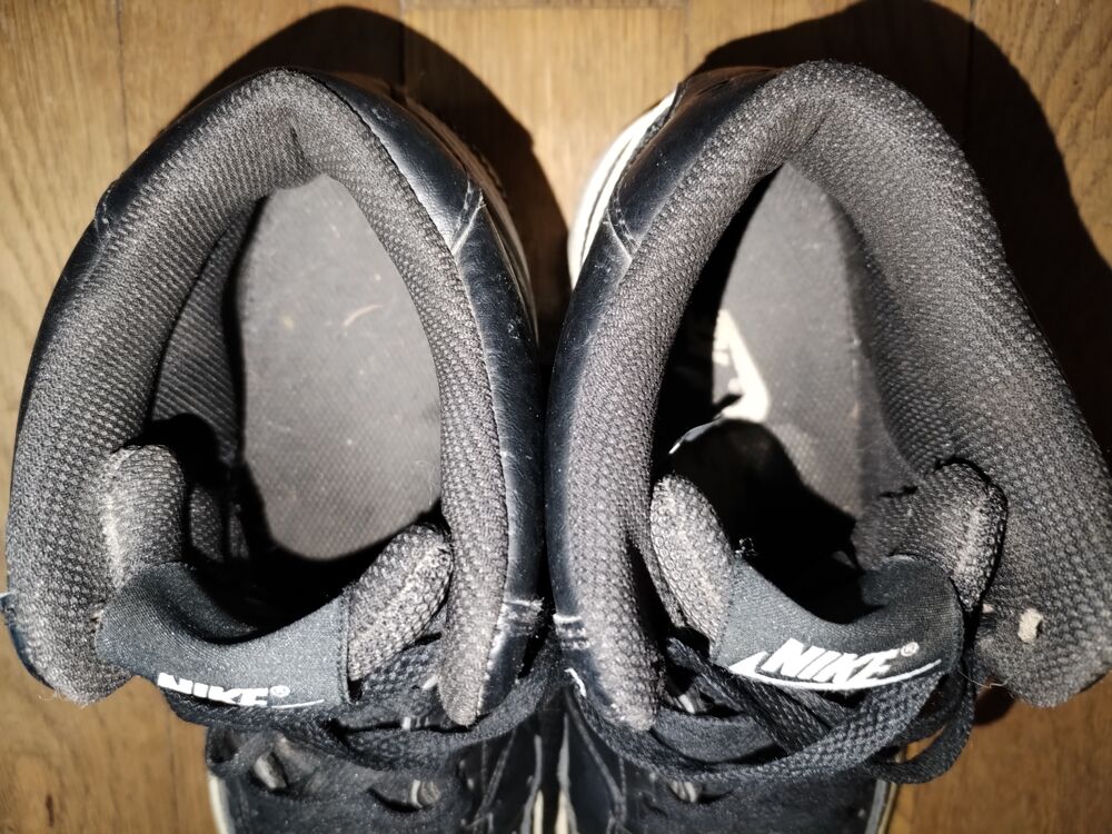 Basket NIKE COURT VISION (taille 36.5)
Chaussures