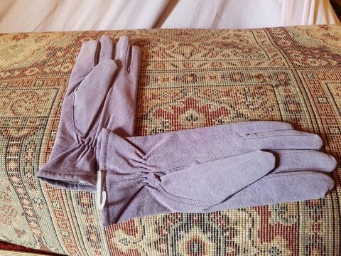 Paire de gants neufs, mauve clair, en croûte de porc, doublé 10 Mouxy (73)