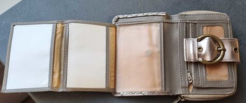 Lot de 2 pièces neuves . 1 porte monnaie et 1 compagnon.  Couleur bronze 15 Oullins (69)