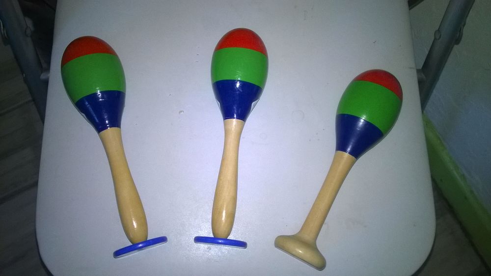3 mini maracas
Neuf
Une dans les tonalit&eacute;s plus graves et Instruments de musique