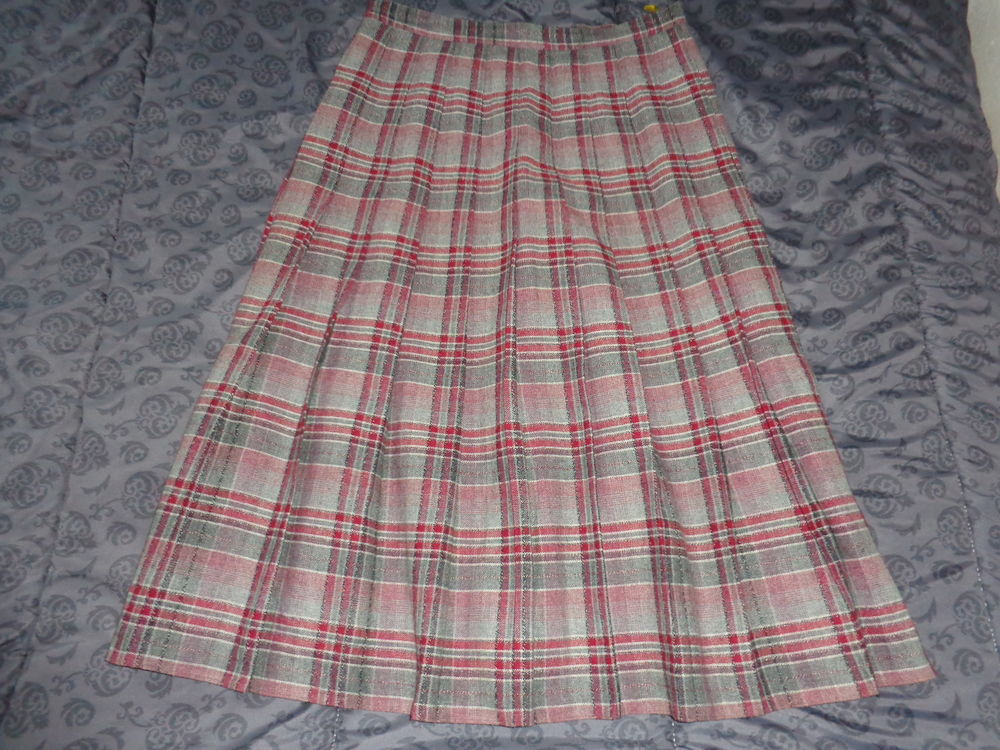 Jupe a carreaux classique. Vêtements