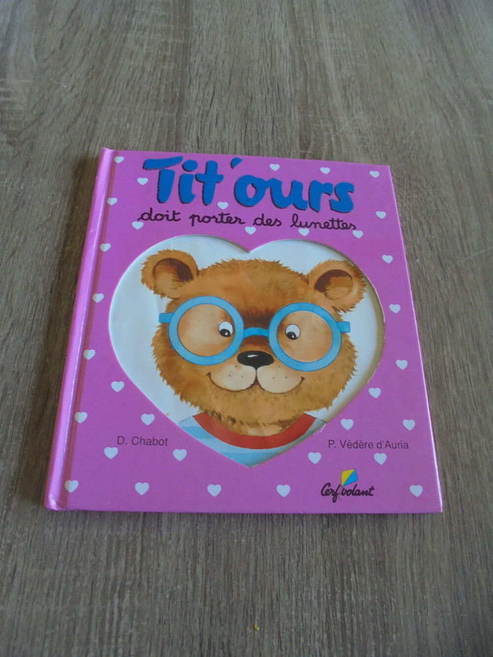 Tit'Ours doit porter des lunettes (111) Livres et BD