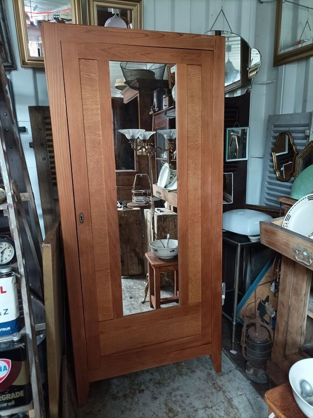 Armoire parisienne penderie bois vernis patin&eacute; miroir Décoration