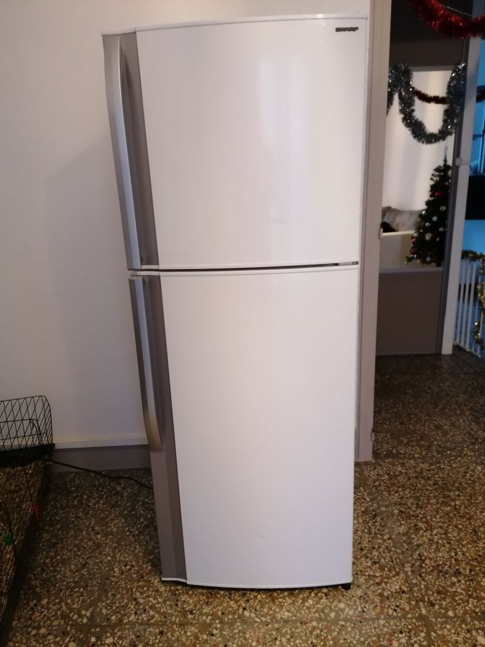 R&eacute;frig&eacute;rateur sharp 191 litre Electrom�nager