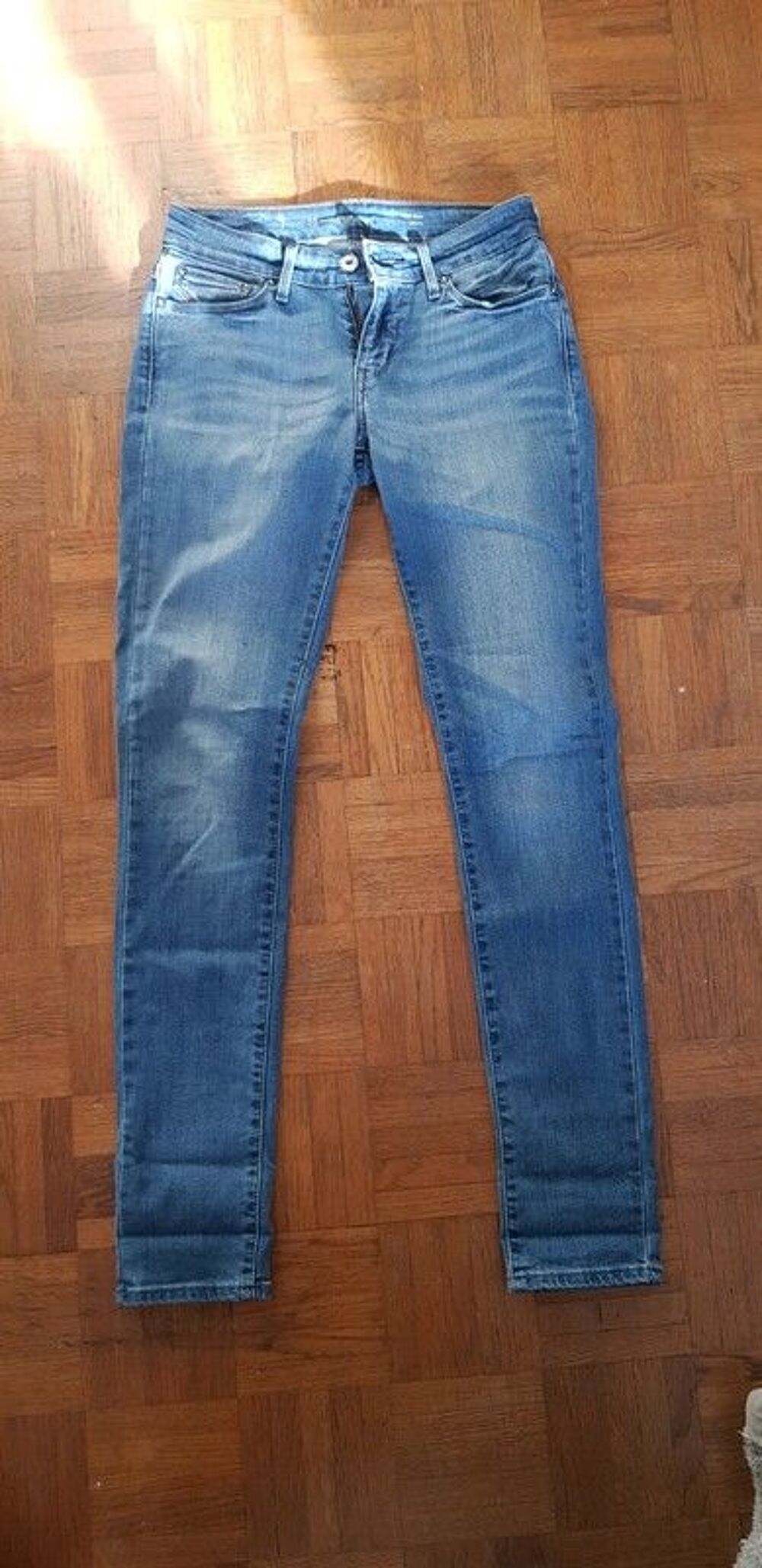 Jean levis demi curve 26 skinny bleu jamais port&eacute; Vêtements