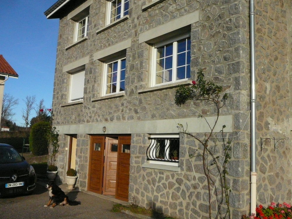 Location Maison Maison en pierre vide 167 mc, terrasse, jardin, garage, cave Jonzieux