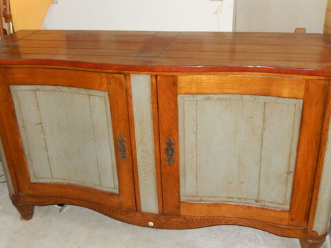 BAHUT  AUX FORMES ADOUCIES ET SUBTILES 980 Frjus (83)
