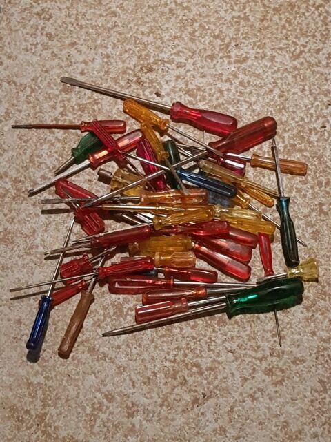 46 tournevis divers � la piece ou le lot 1 Rethel (08)