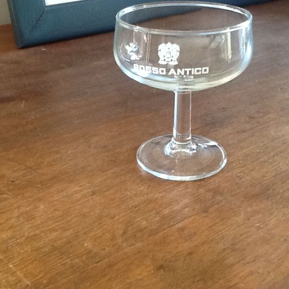 10 verres marqu&eacute;s Rosso Antico Electroménager