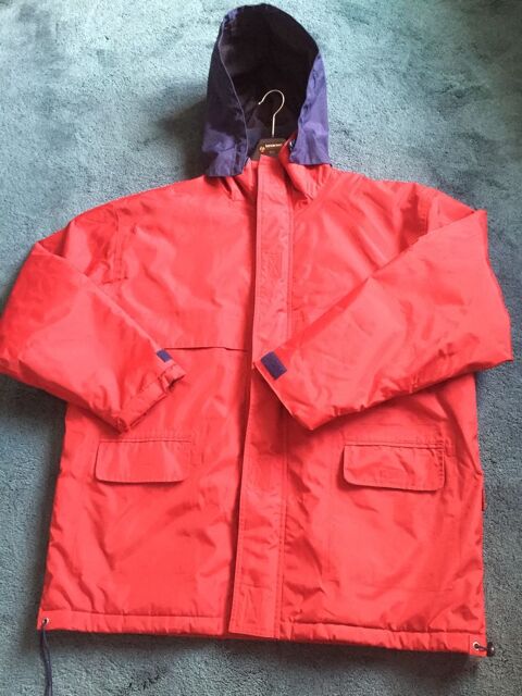 Anorak rouge doubl polaire marine  avec capuche 
Taille XXL 25 La Mulatire (69)