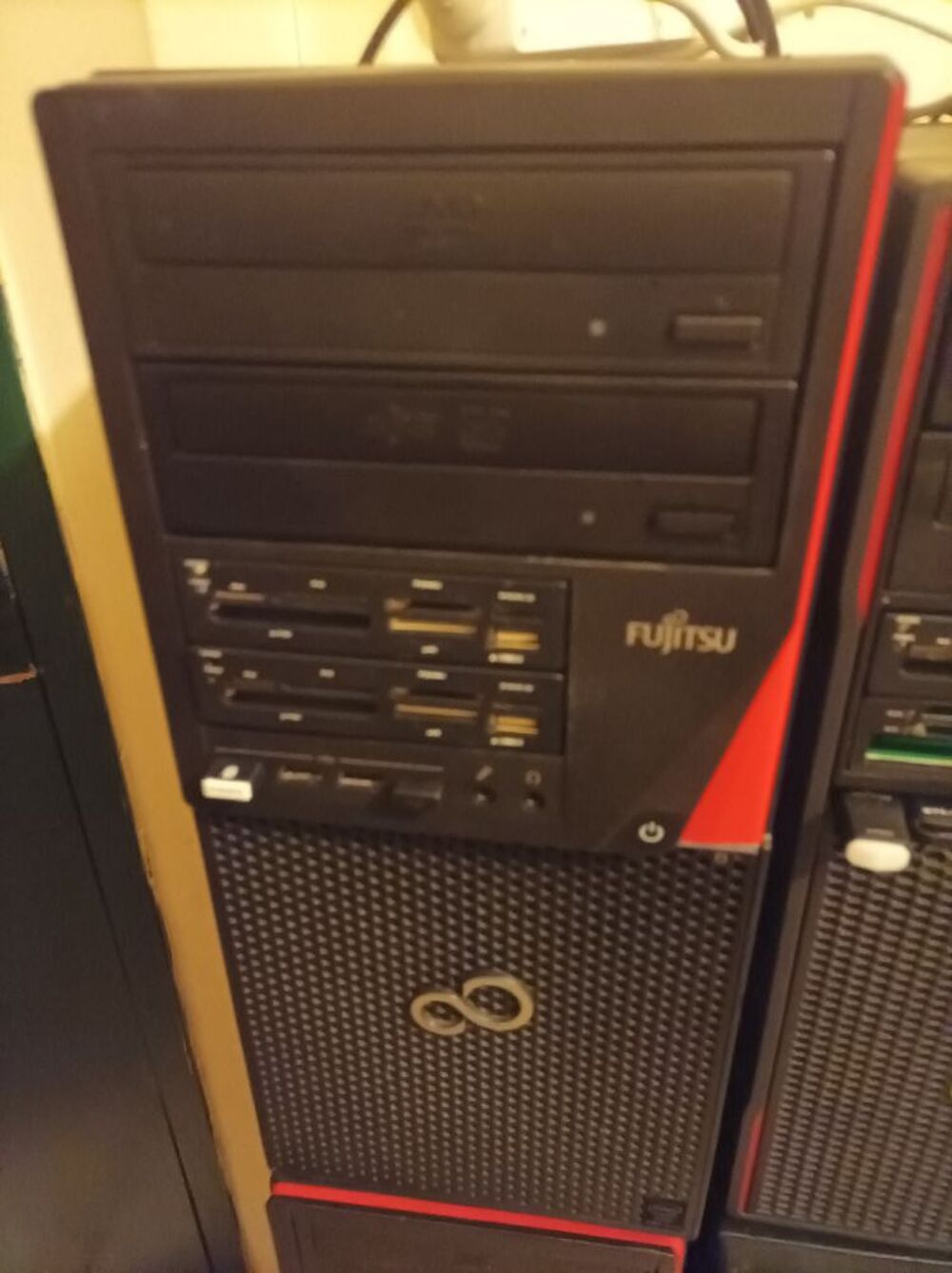 PC DE BUREAU FUJITSU Matériel informatique