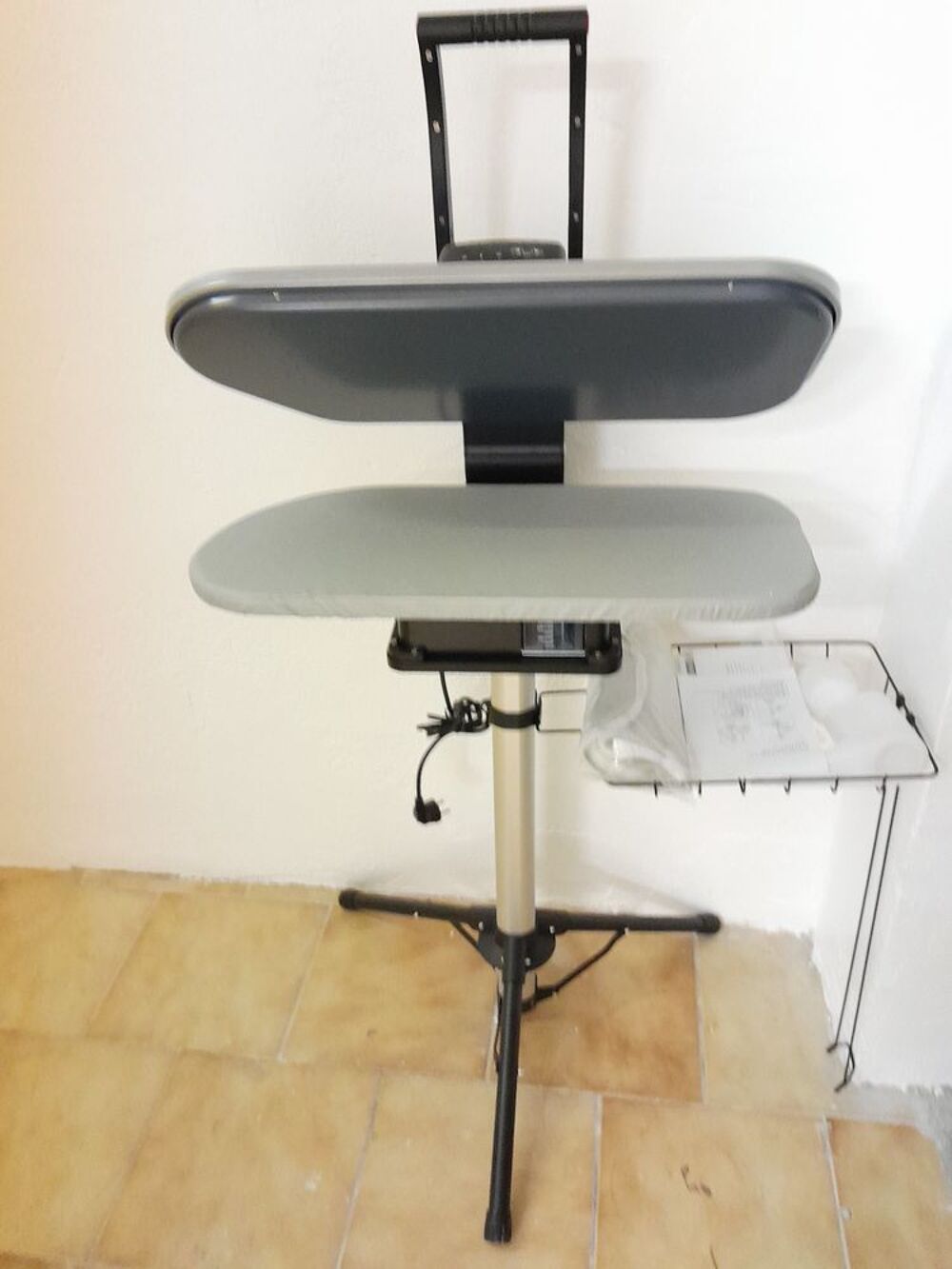 SUPER PRESSE A REPASSER NEUVE Electroménager