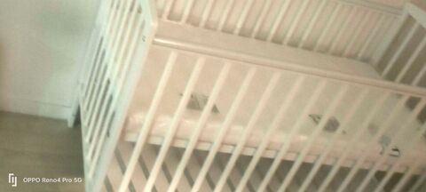 Lit bébé bois blanc avec matelas 50 Évry (91)