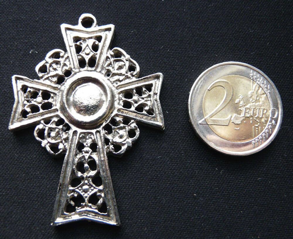 Croix Celtique Runique pendentif M&eacute;tal couleur argent&eacute; (90's Bijoux et montres