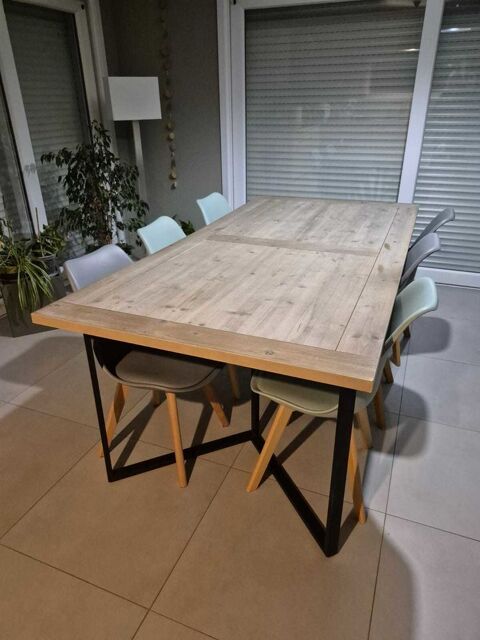 Table �  manger style industriel + 8 chaises scandinaves �  tr�s bon �tat 350 Bretagne (90)
