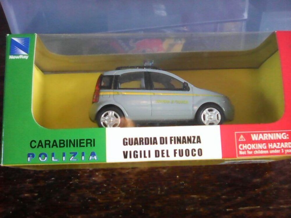 Voiture Fiat Police Carabinieri Guardia Finanza 