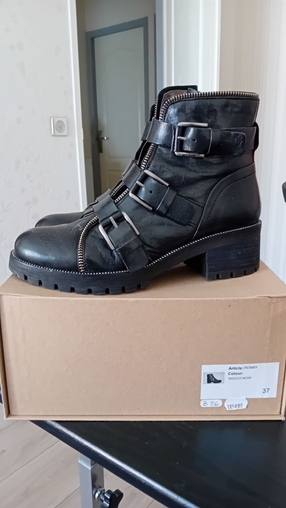 BOTTINES NOIRES MARQUE MINKA Chaussures