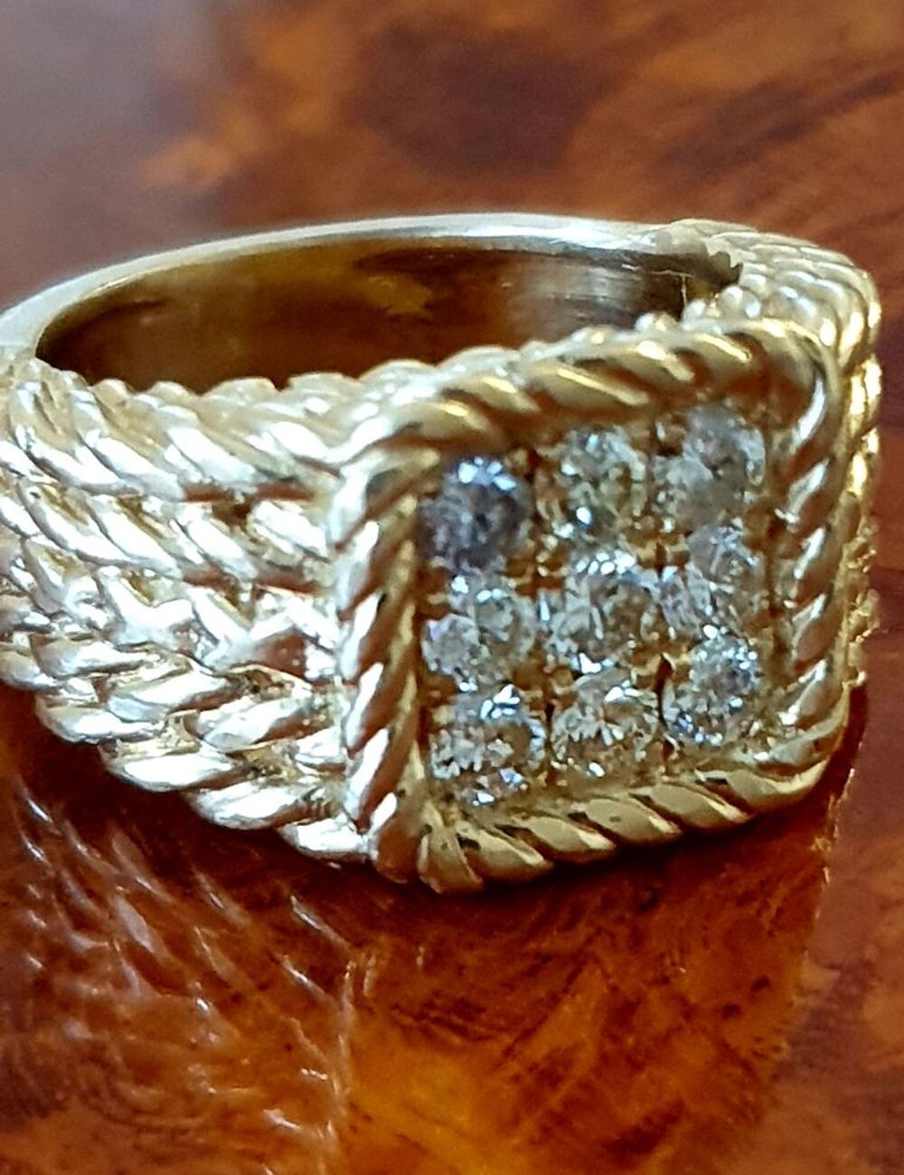 Chevali&egrave;re or 18 pav&eacute;e de 9 diamants de 0.12 carats Bijoux et montres