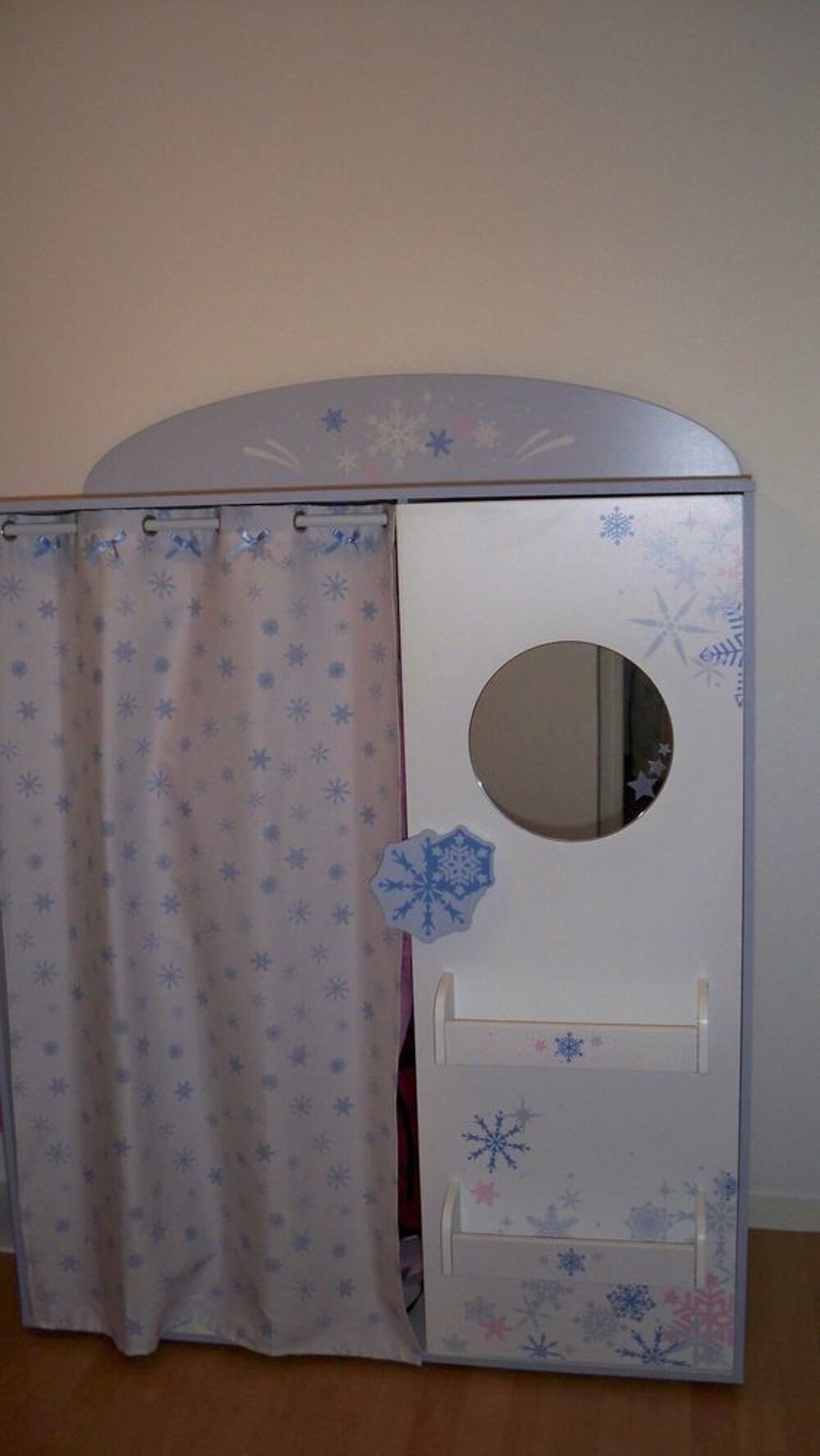 Chambre fille, lit + sommier + chevet + armoire Meubles