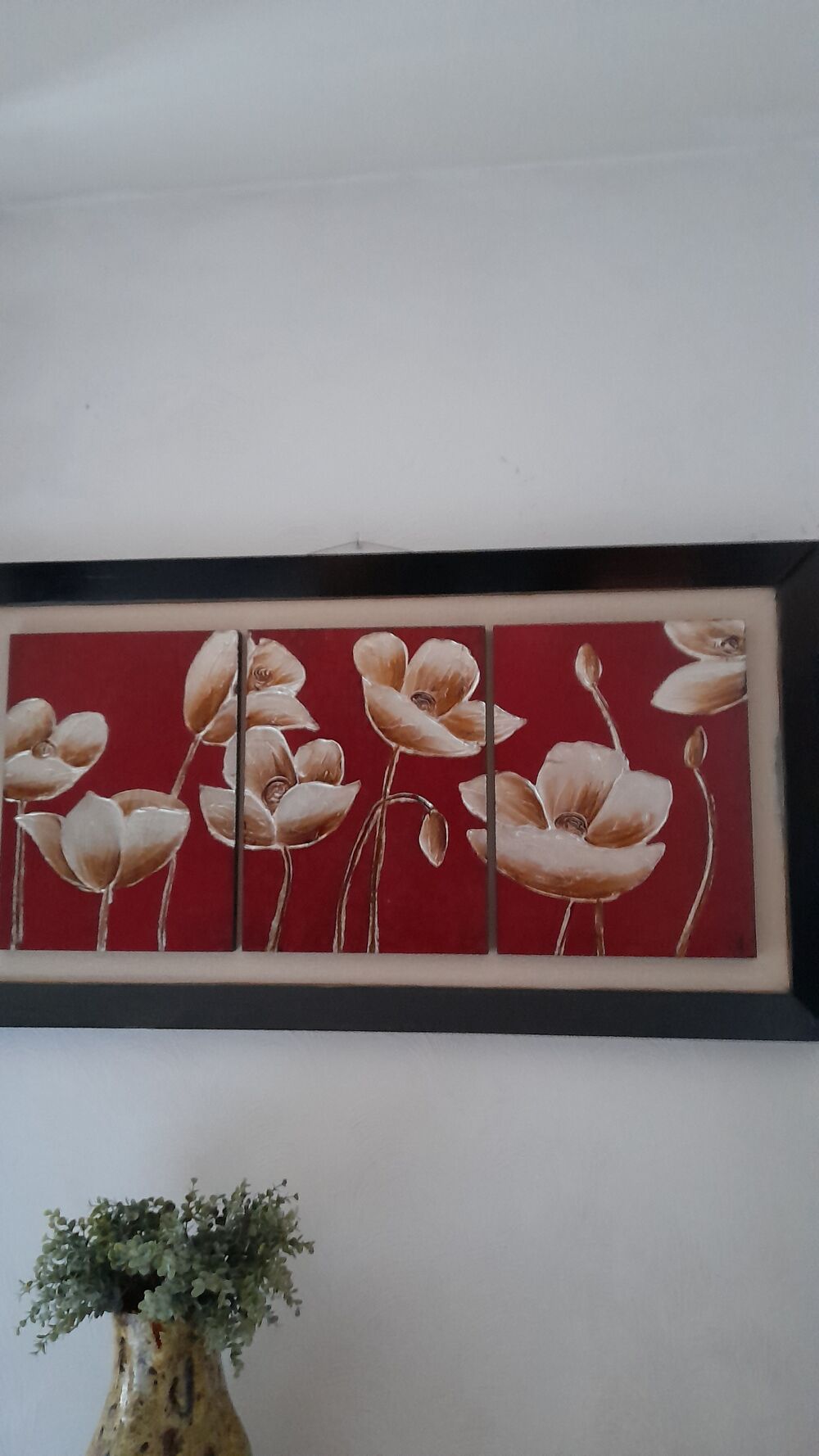 Tableau avec fleurs dor&eacute;es en relief. Décoration