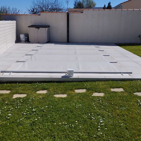 , bà¢che à barres avec manivelle. 6 m par 3,50 m. Très bon état. 400 Meschers-sur-Gironde (17)