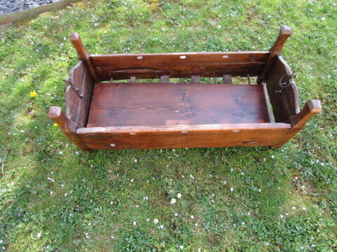 LOT VLE28      
VIEUX LIT EN BOIS
40 Villepinte (93)