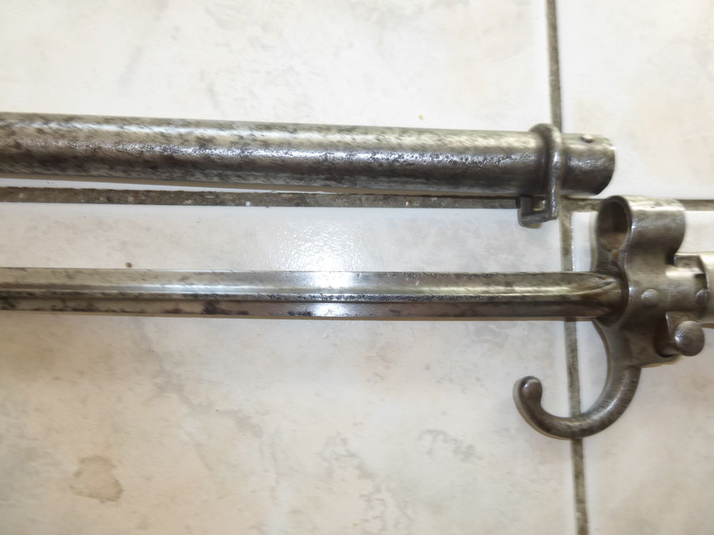 Baionnette Lebel M. 1886 avec le quillon et le fourreau 