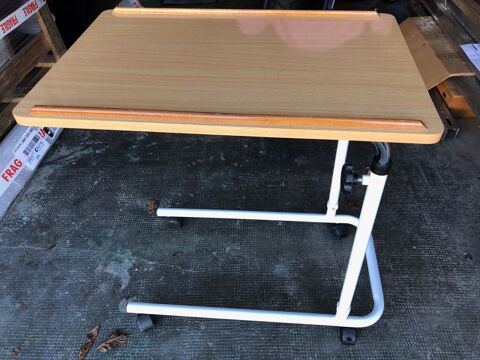Table de lit  roulettes - Etat neuf 0 Pau (64)