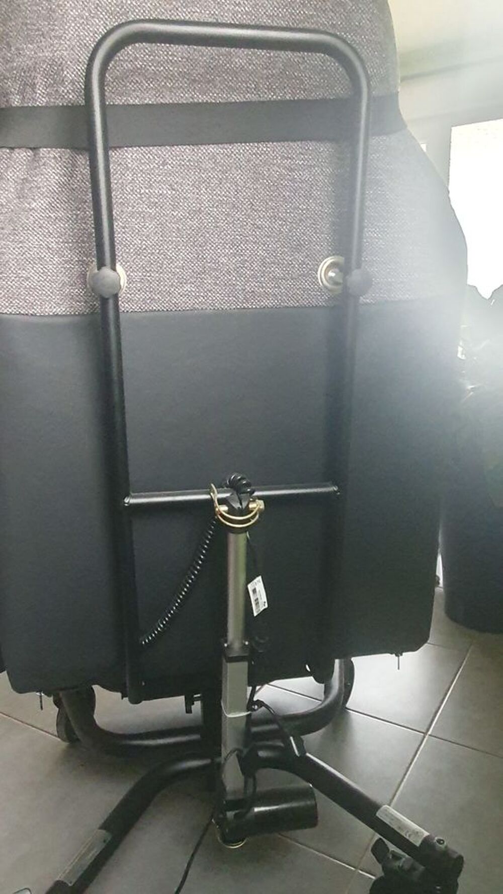 Fauteuil de pousse innov SA &eacute;lectrique ( appareil m&eacute;dical ) Meubles