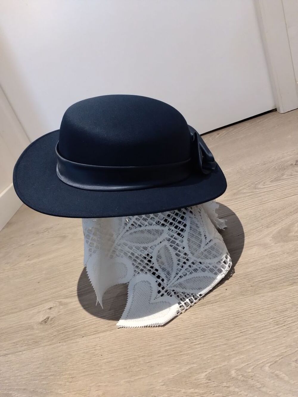 chapeau d'amazone bleu satin&eacute; taille 55 Vêtements