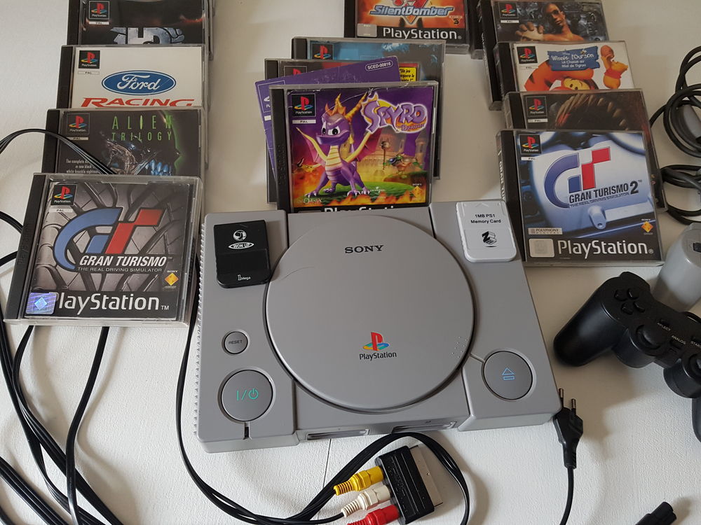 Vendre ps1 crak&eacute; compl&egrave;te avec 30 jeux Consoles et jeux vidéos