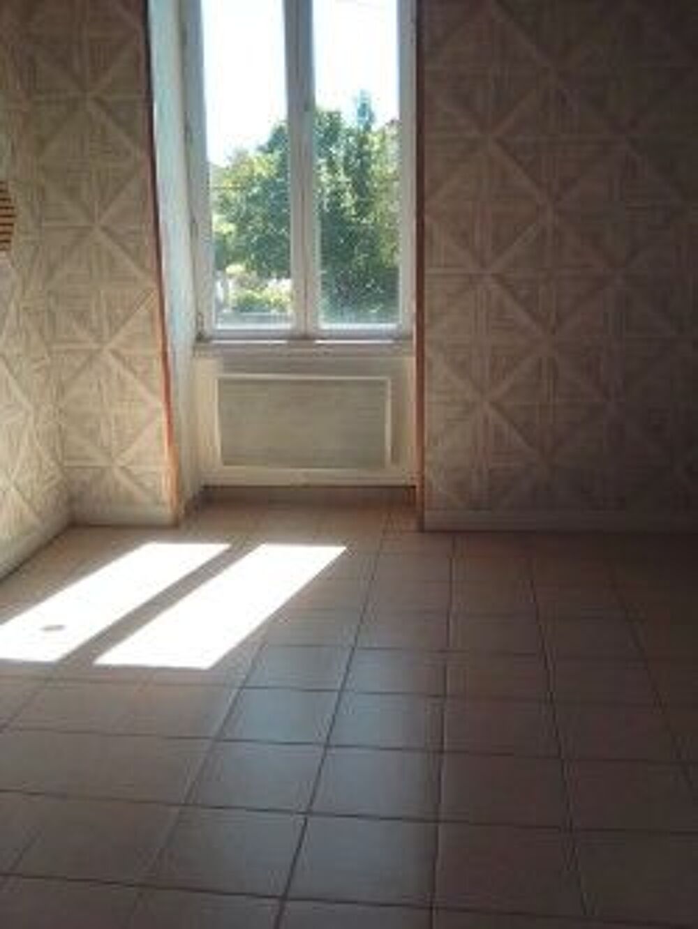 Location Appartement appartement au 1 er étage dans maison particulière Montceau-les-mines