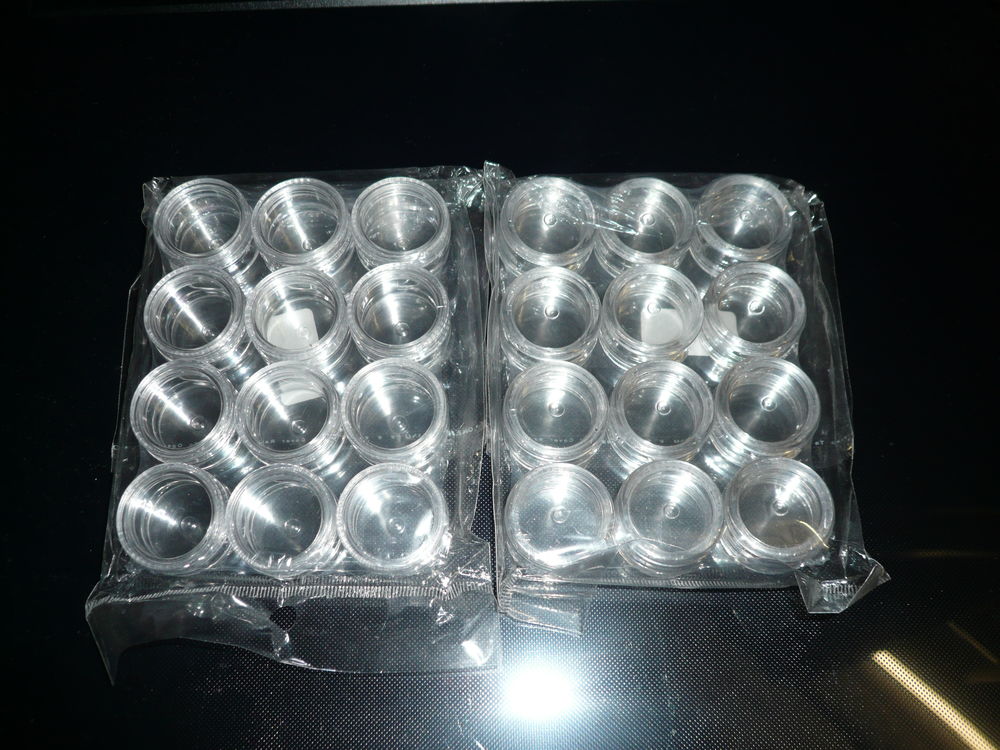 Lot de 24 petites boites pour perles Bricolage
