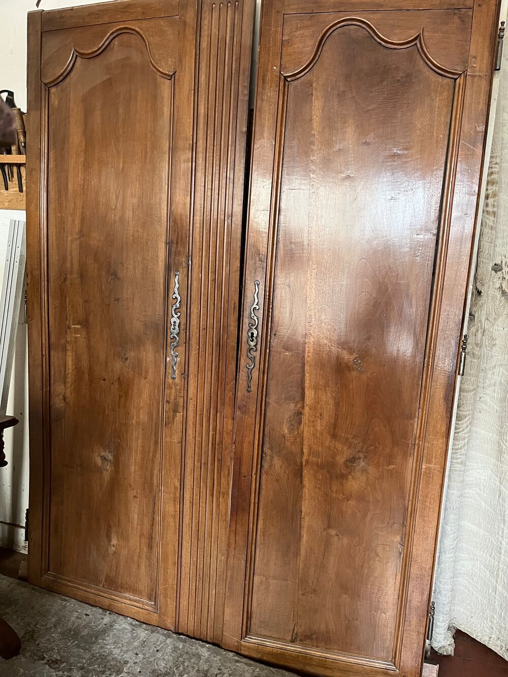 Armoire en Noyer 19&egrave;me si&egrave;cle Meubles