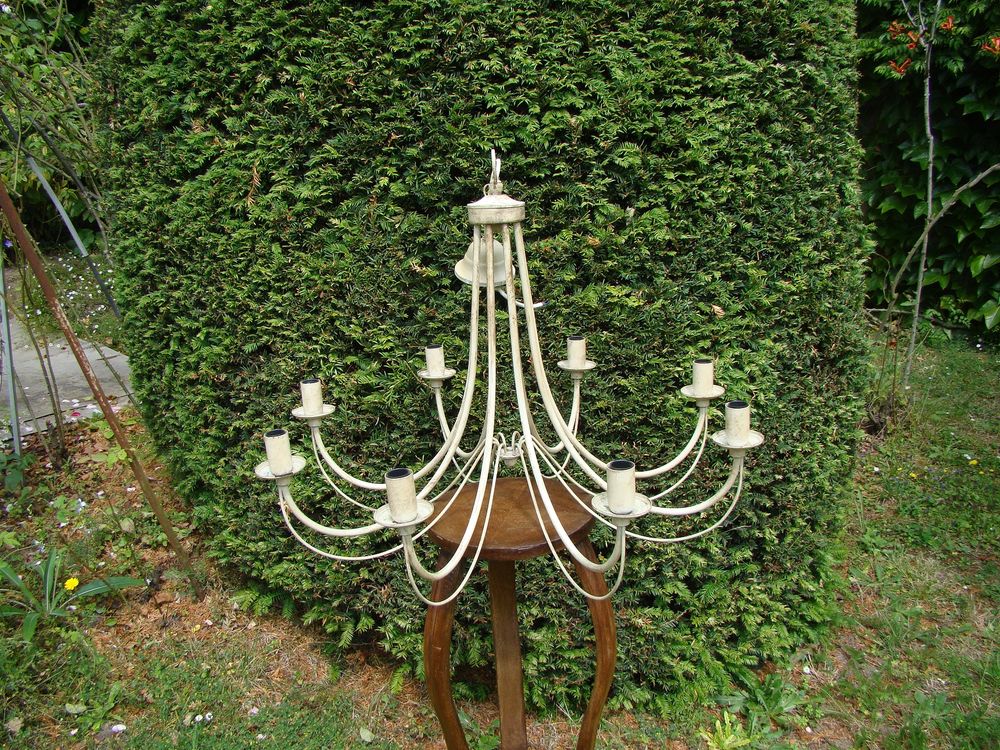 Lustre en acier &agrave; 8 branches
Décoration