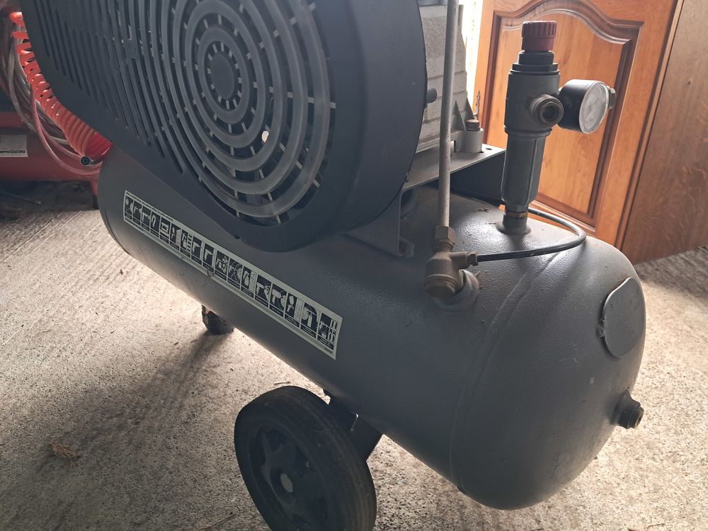 Compresseur d'air Armaster LT 50 Bricolage